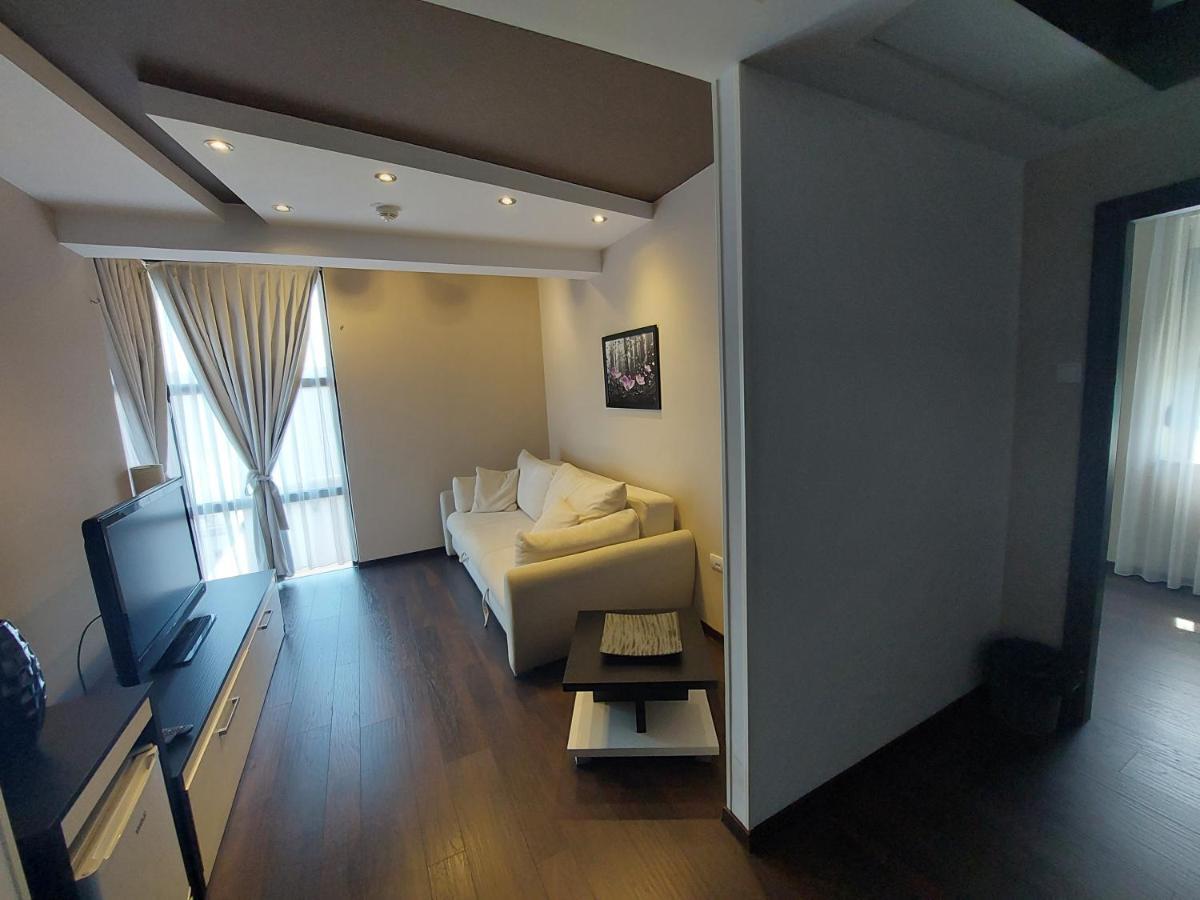 Motel Ms Srpski Itebej Ngoại thất bức ảnh