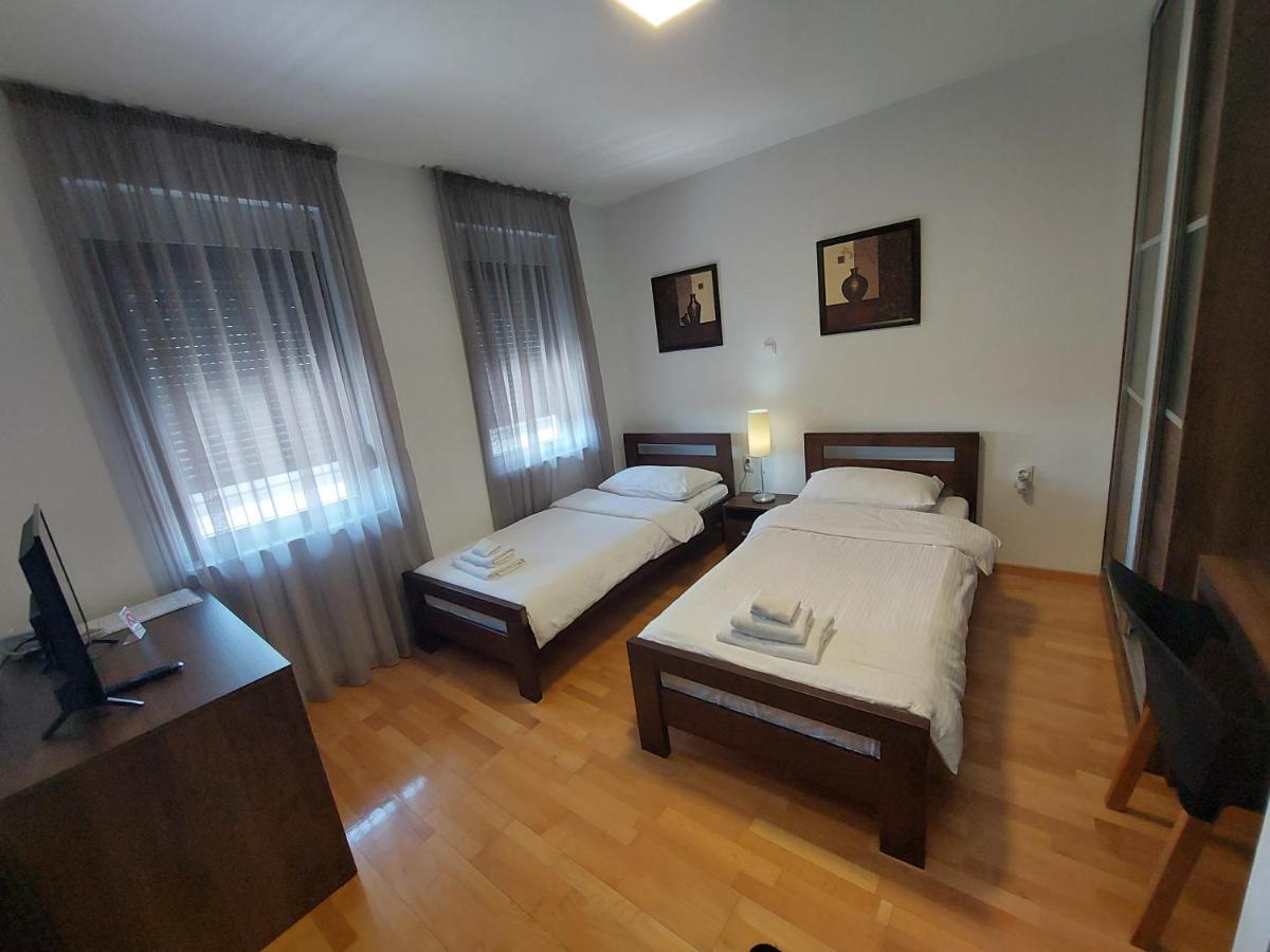 Motel Ms Srpski Itebej Ngoại thất bức ảnh