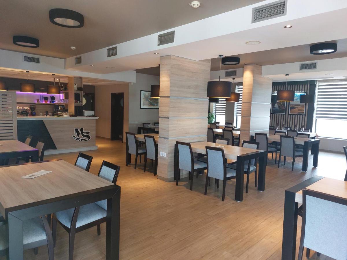 Motel Ms Srpski Itebej Ngoại thất bức ảnh